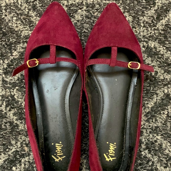 Burgundy Flats - Picture 1 of 2